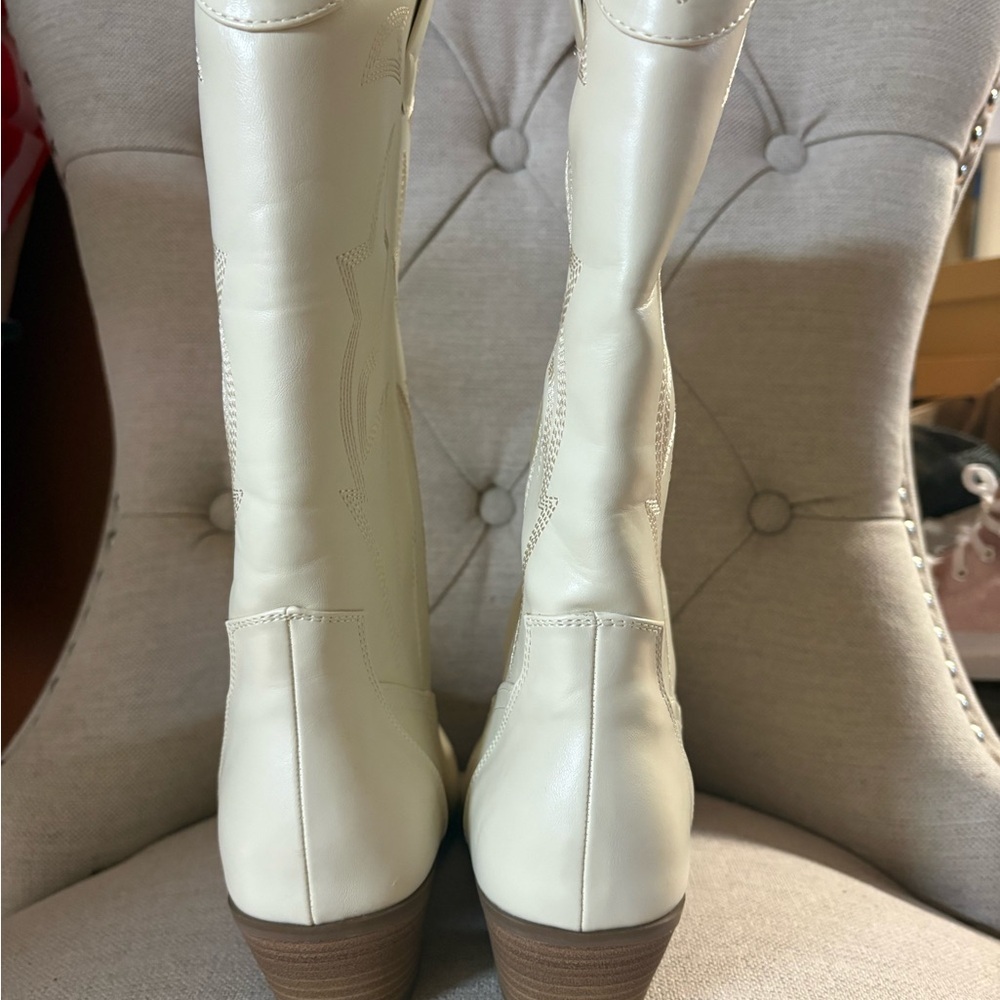 American Eagle Outfitters Cream Heeled Boots - Picture 10 of 13
